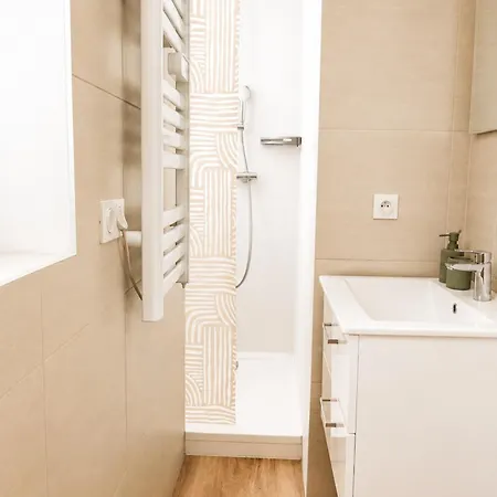 New ! Center Terrace Ac Benakey Apartment *